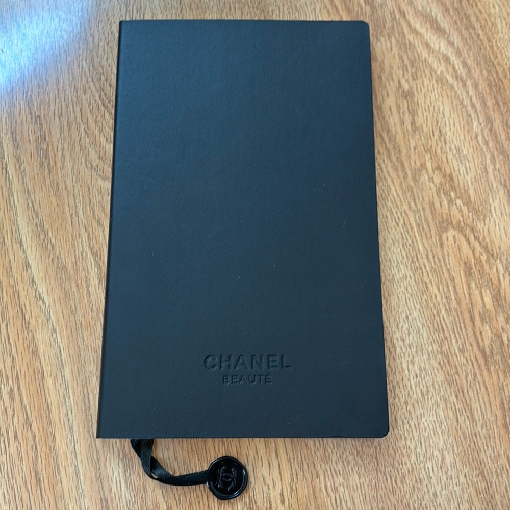 100% authentic Chanel notebook. Pristine never used.